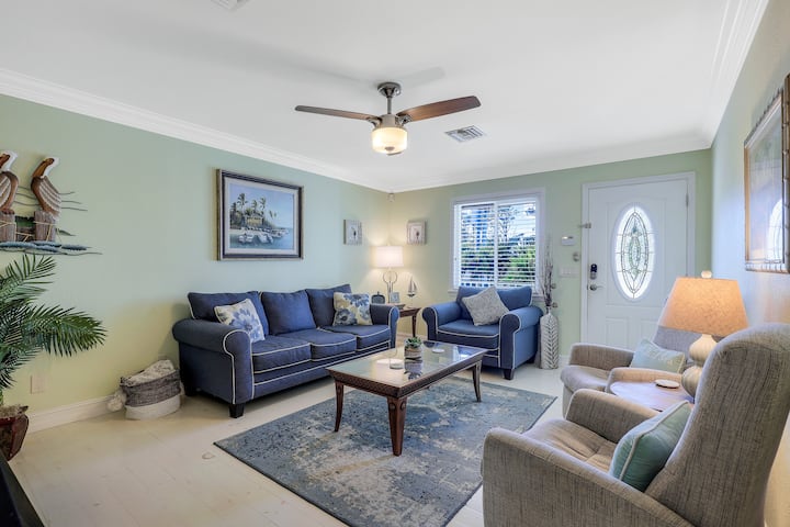 Spacious, Serene 2br/2ba Canal Side Home - Bonita Springs, FL