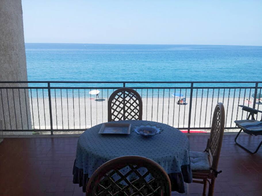 Il terrazzo panoramico sul mare
The panoramic terrace on the sea