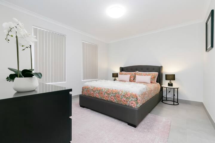 Luxurious home – river, Crown, Carousel & city gallery image 4