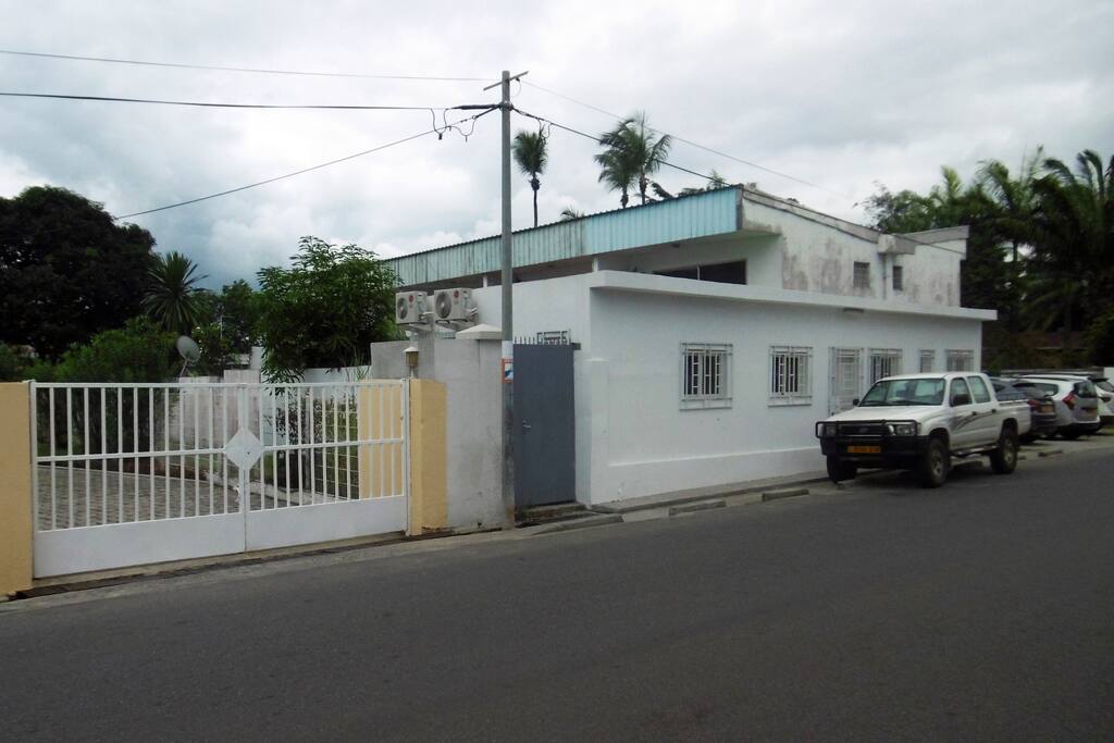 2016-10 Nouvelle vue par l'avant de l'immeuble des duplex