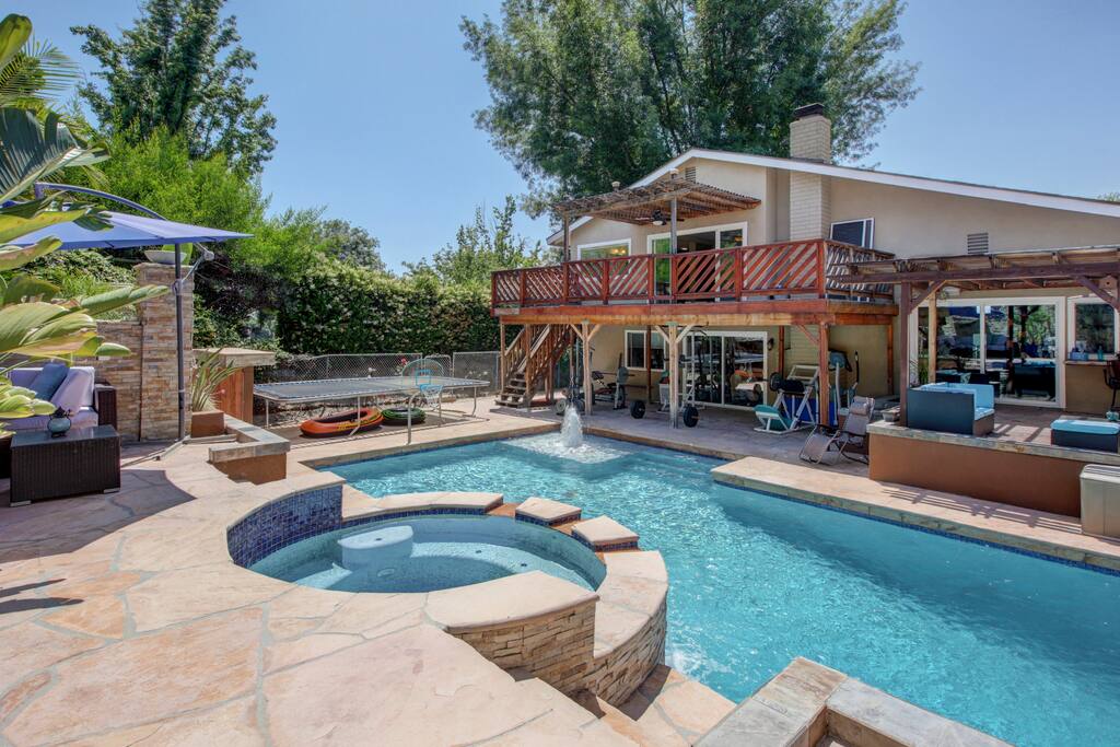Great spa and sun deck!!