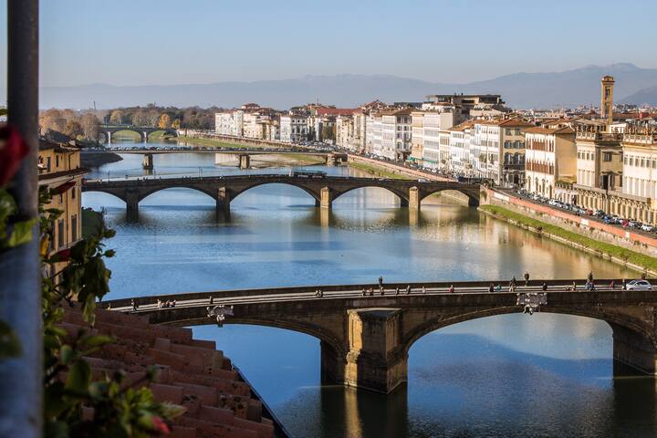 Ponte Vecchio Penthouse with breathtaking Terrace gallery image 3