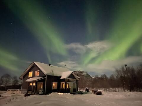 Big house with Aurora experience