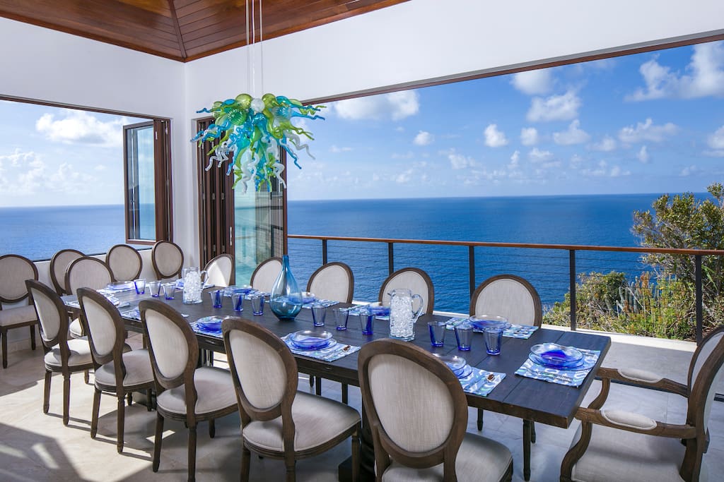 Dining for 14, Nana Wall open for ocean breezes, or closed to enjoy the icy air conditioning.