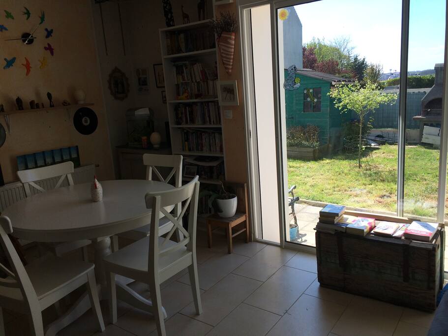 Salle à manger avec accès au jardin