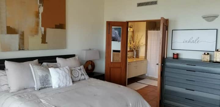 غرفة النوم الرئيسية.