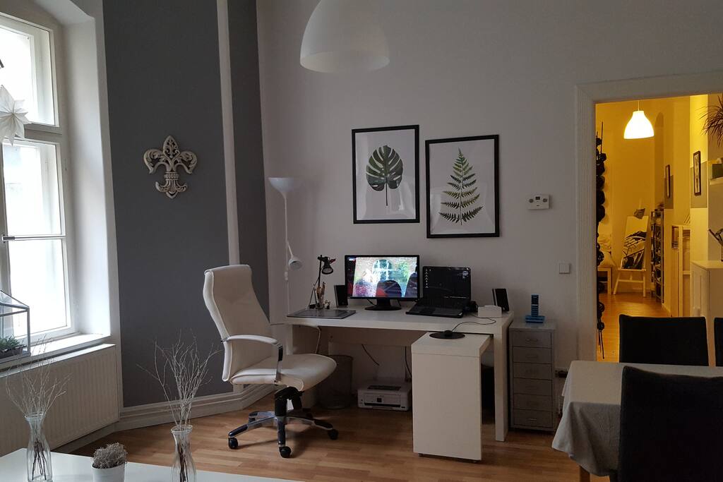 Wohnzimmer mit Musikanlage