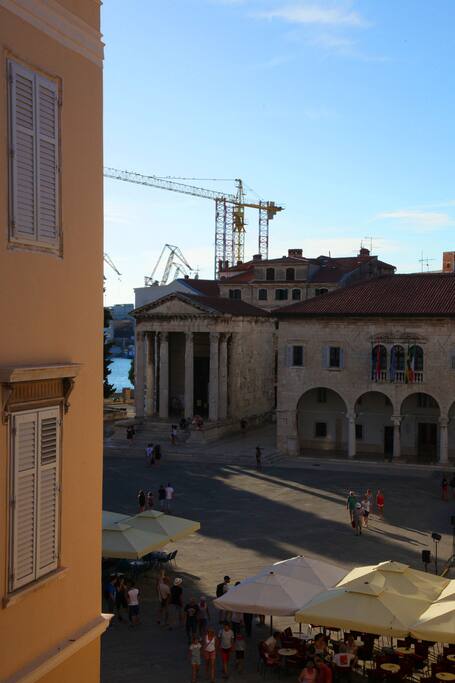 View from the living room - Forum square