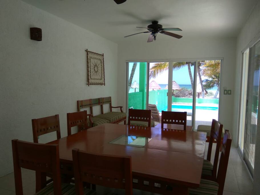 comedor vista a la piscina