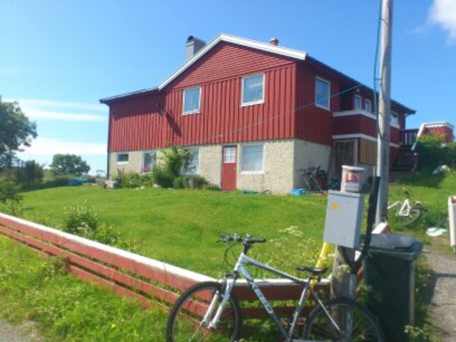 Inngang til leiligheten nede