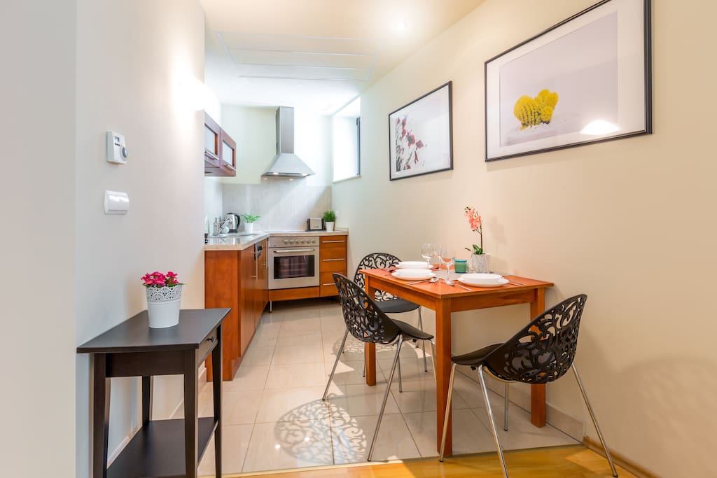 Living Room - Table with 3 chairs and fully equipped Kitchen Annex