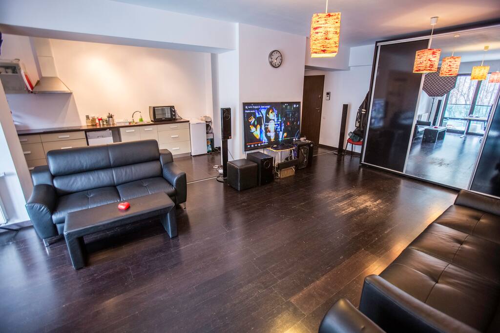 Lounge & Kitchen