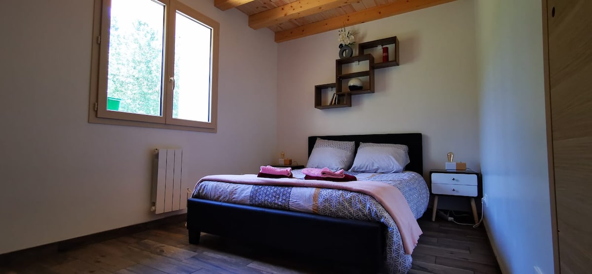 Ground floor bedroom with double bed