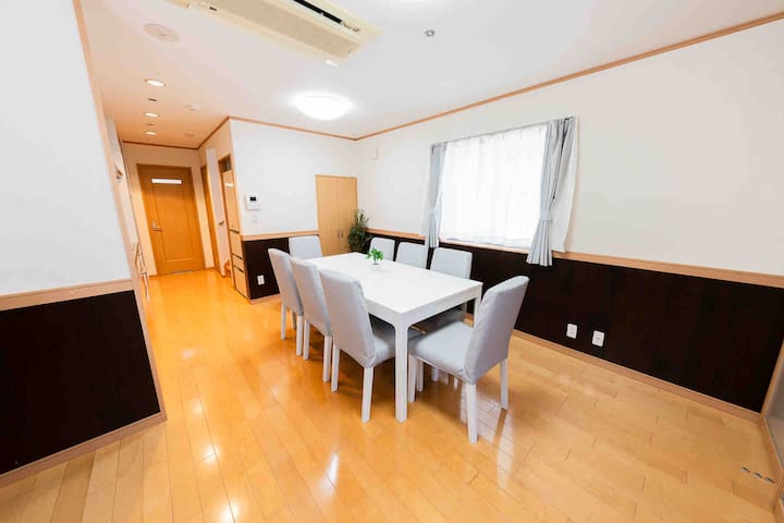 【マンスリー用】新宿徒歩圏内！100平米のモダン戸建てで贅沢な東京ステイ gallery image 2