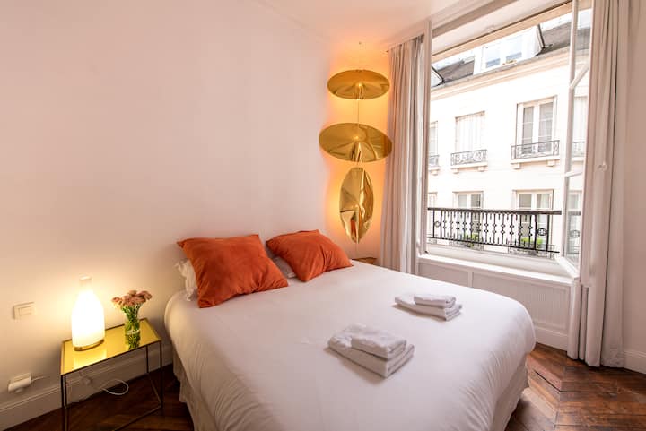 MAUA YA FLETI - Chumba cha kulala cha 2 kina kitanda cha watu wawili, nafasi ya kuhifadhi na dirisha kubwa. 