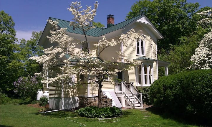 Completely Restored Victorian Retreat