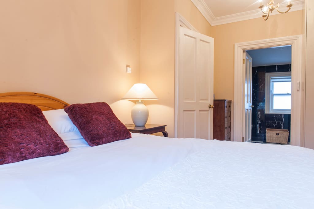 Guest bedroom with view into ensuite bathroom