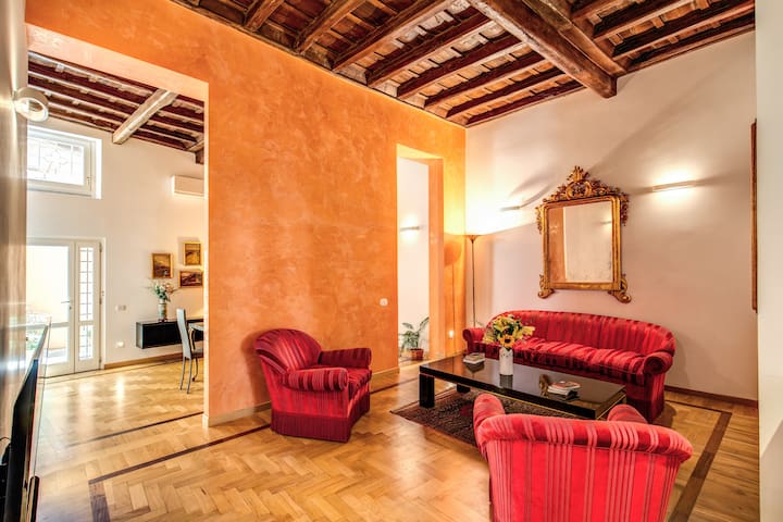 Three double bedrooms in the Trevi Fountain