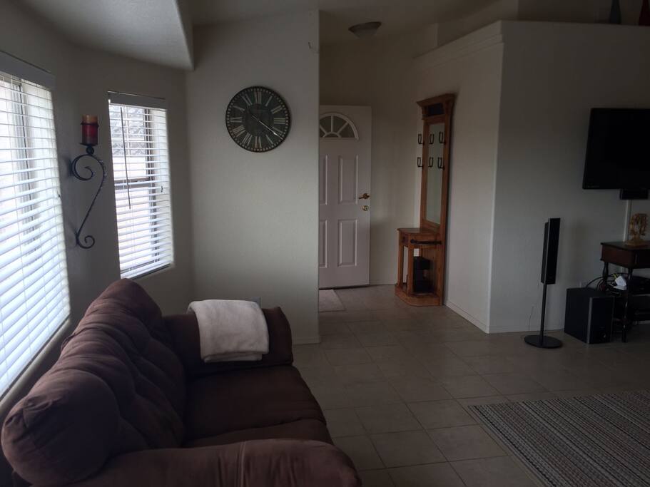 Living room/entry