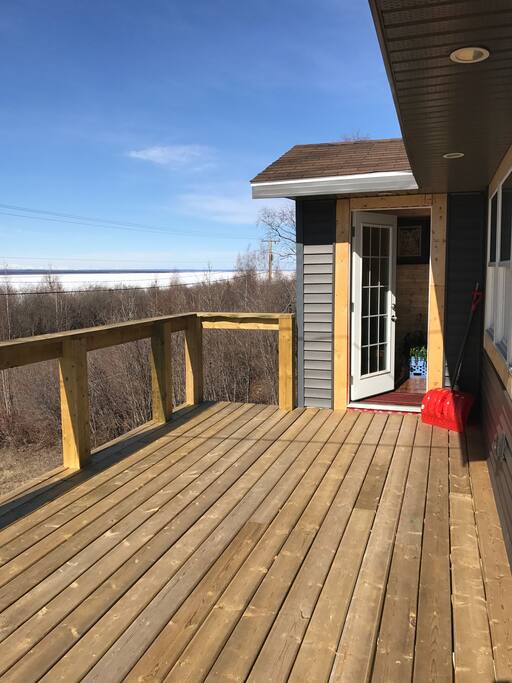 Deck (2nd floor)
