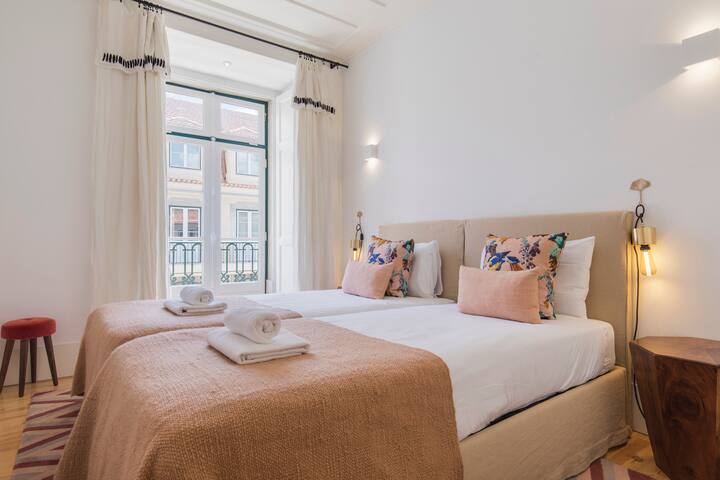 Charming 2 Bedroom Apt Baixa Chiado – Safe & Clean gallery image 3