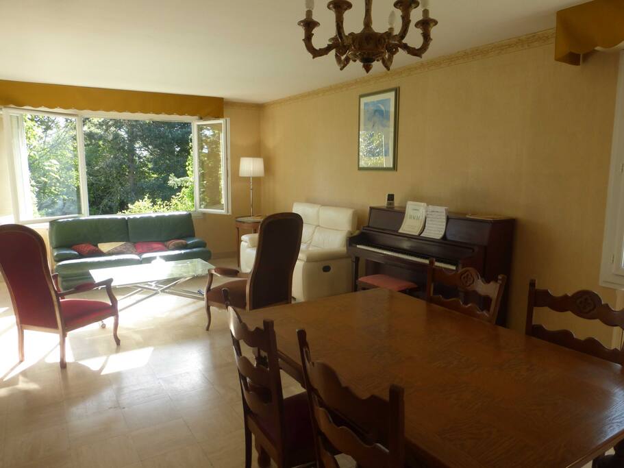 Salle à manger-séjour ... il y a de la place ...