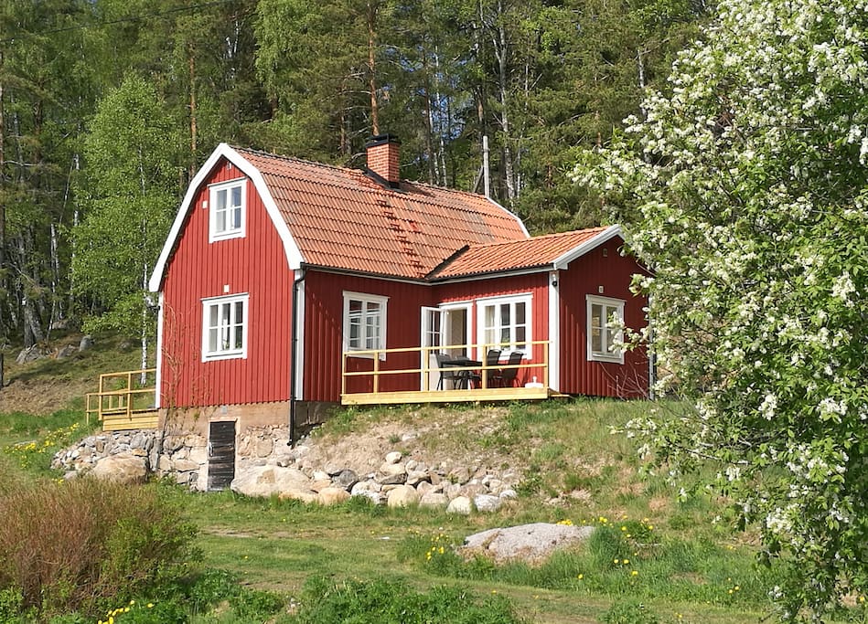 Baksida med altan