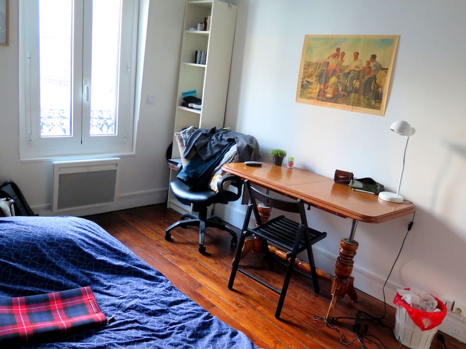 The main room is very light during the day and very comfortable for welcoming up to 2 persons