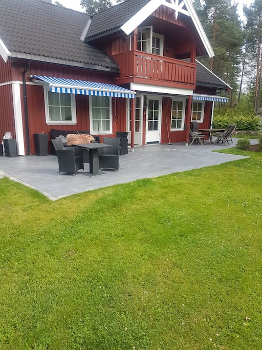Plen flukter jevnt med terrasse