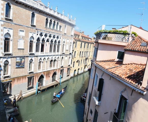 Lux apartment:2 bedrooms, 2 bathrooms. Canal view