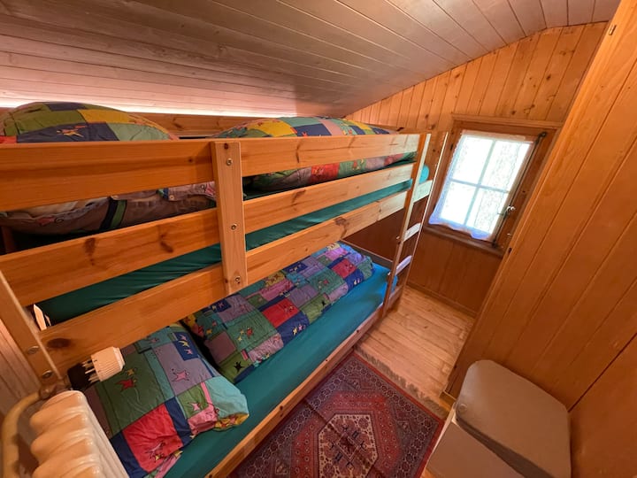 Bedroom 4 with bunk bed (2.00 x 0.90)