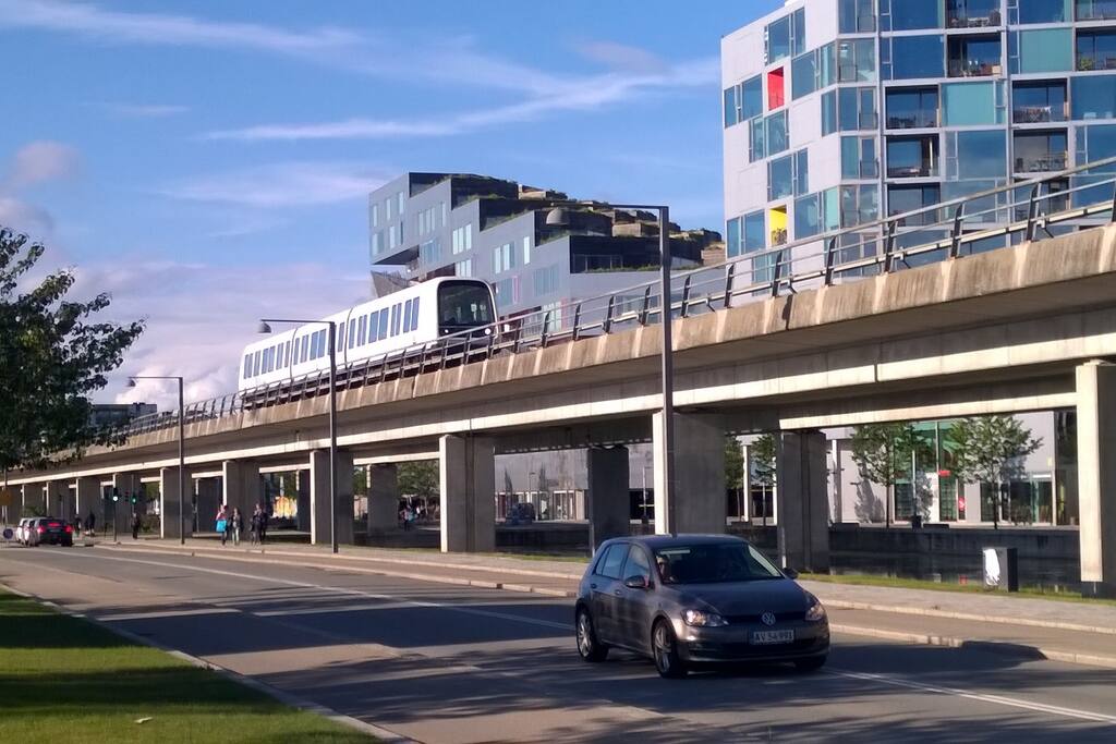 Taken from the nearby 'Byparken' park, you see the Metro, with the apartment building and the parking garage in the background