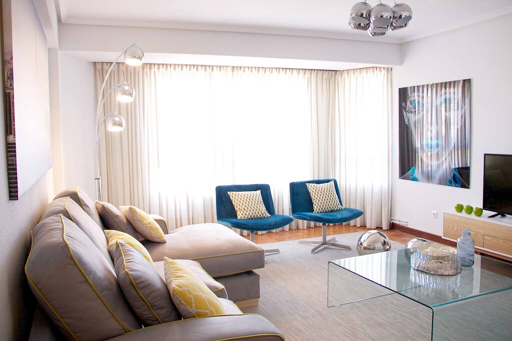 Salón amplio acogedor