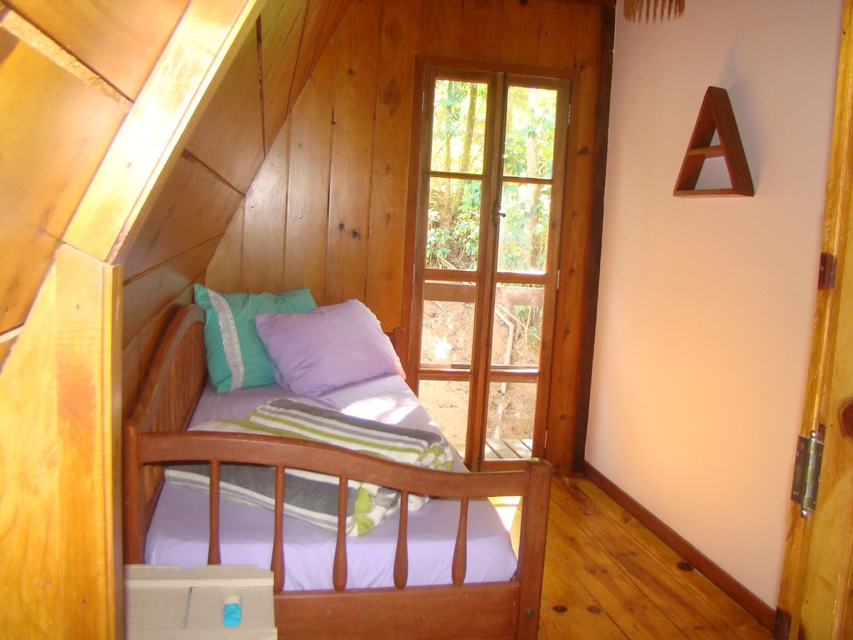 ห้องนอน 2 - เอกสารแนบกับห้องนอน 1 - ด้านบน - พร้อมเตียงมีล้อและห้องน้ำ 