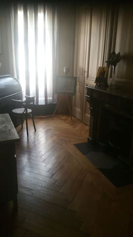 Private room 5 minutes from the center