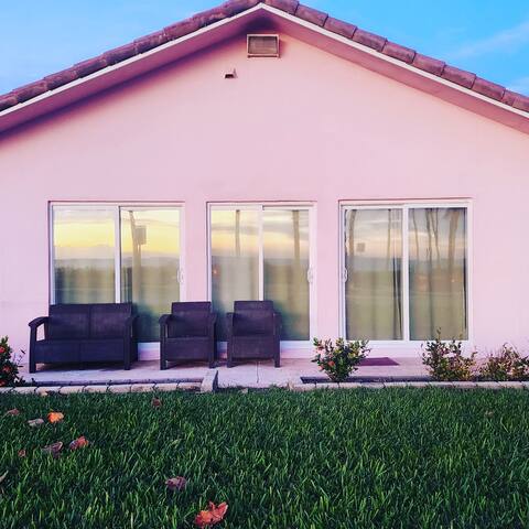 Direct Oceanfront-On the Beach-Pool-Grill-Parking gallery image 4