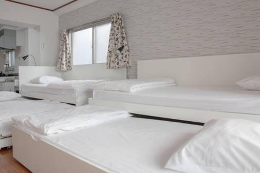 5 single beds