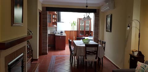 Propiedad de Airbnb exitosa: "RAMON y CAJAL" Townhouse, Old Town en Estepona
