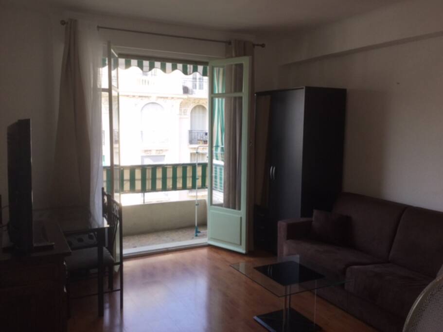 vue de l'intérieur sur le balcon