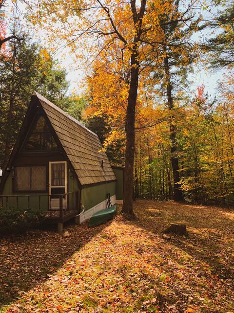 Highland Haus-70s AFrame-short walk to lake/canoe