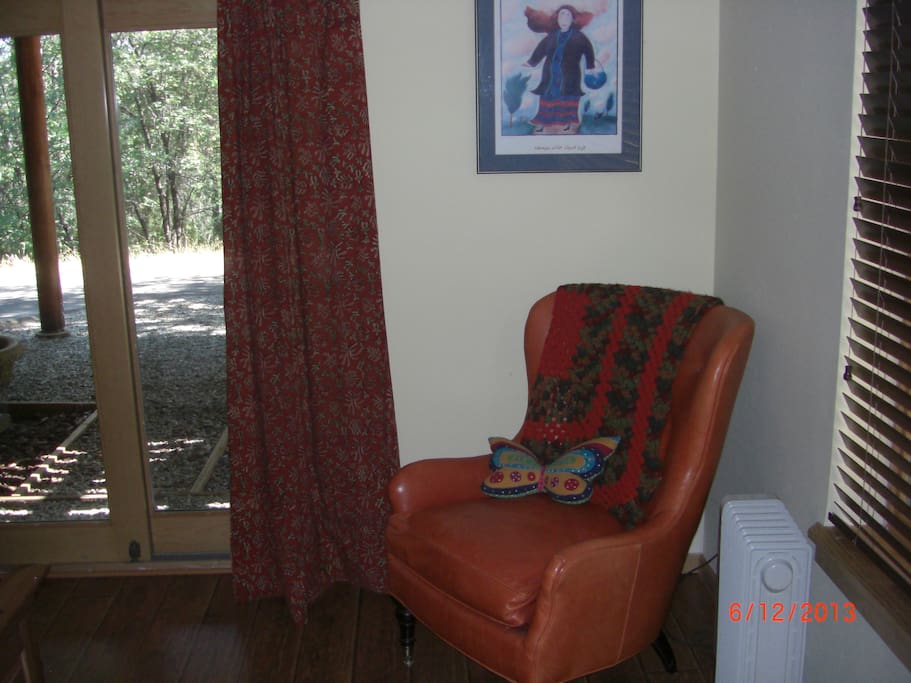 Char's Room-private entrance, parking