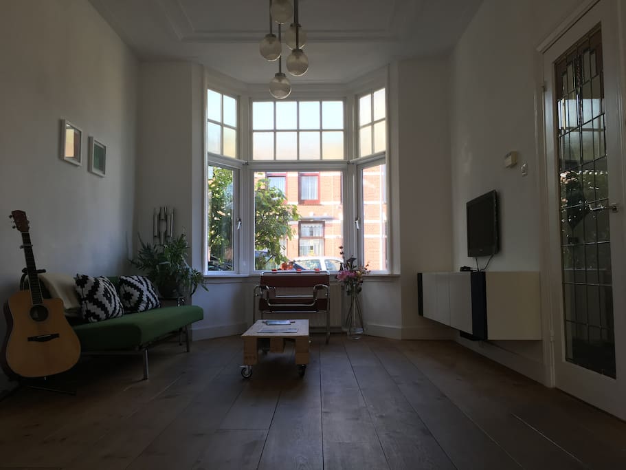 Woonkamer met erker
