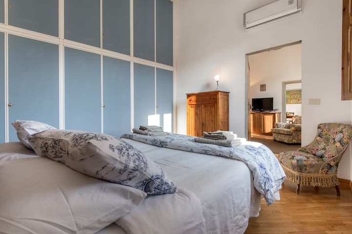 Chumba cha kulala na ulinzi wake mkubwa