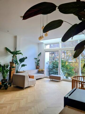 Spacious Luxury Central Family Apartment (170 m²) gallery image 3