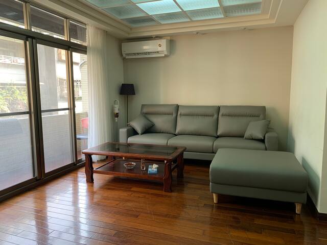 Cozy Apartment by Yong Kang Park gallery image 3