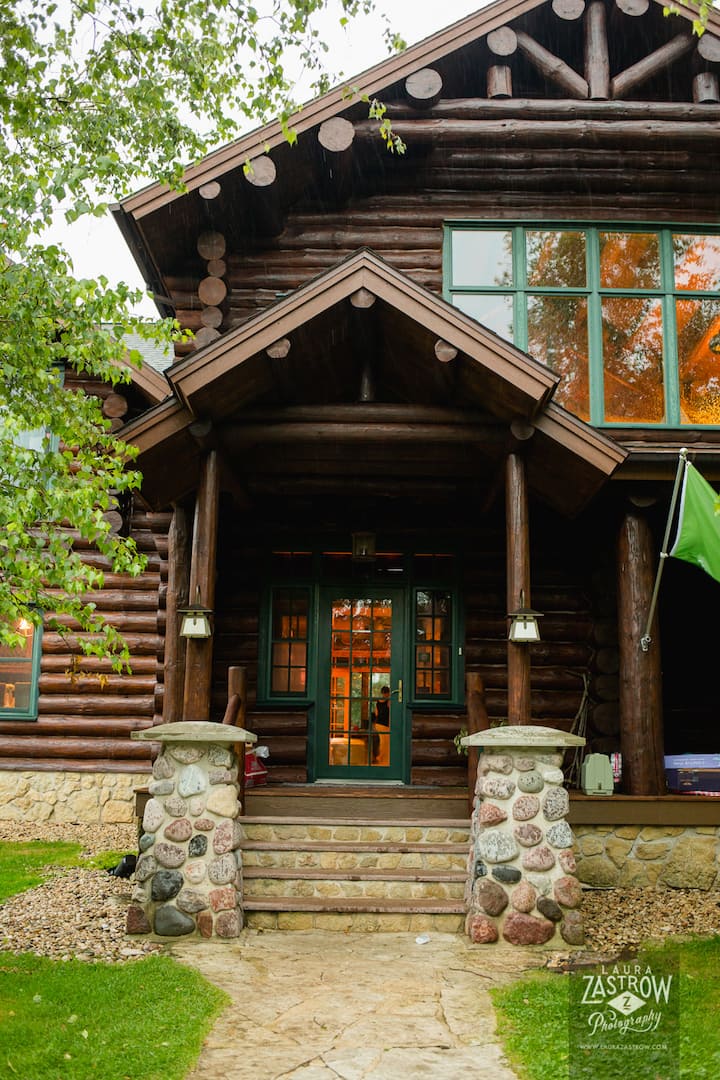 Beautiful Full Log Lodge on 74 Acre Chalets for Rent in Blue Mounds