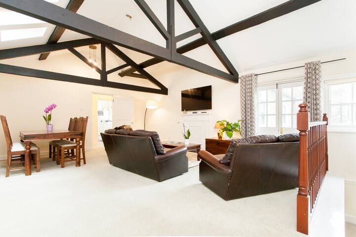 Beautiful 3 Bedroom House Near Buckingham Palace! gallery image 5