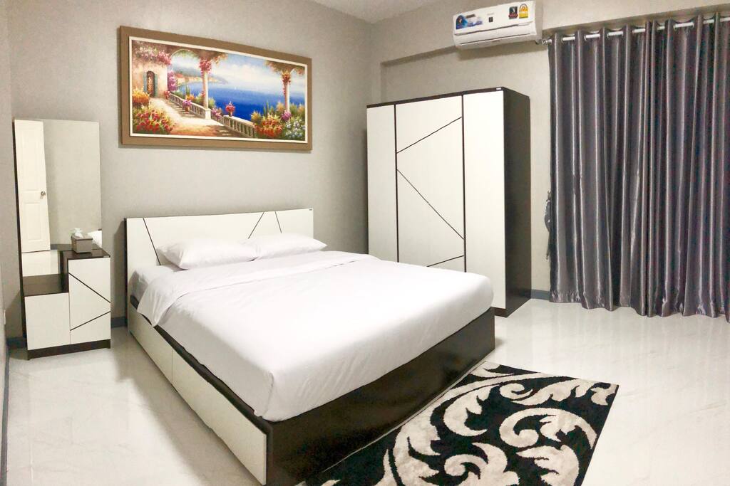 The other bedroom on the third floor.