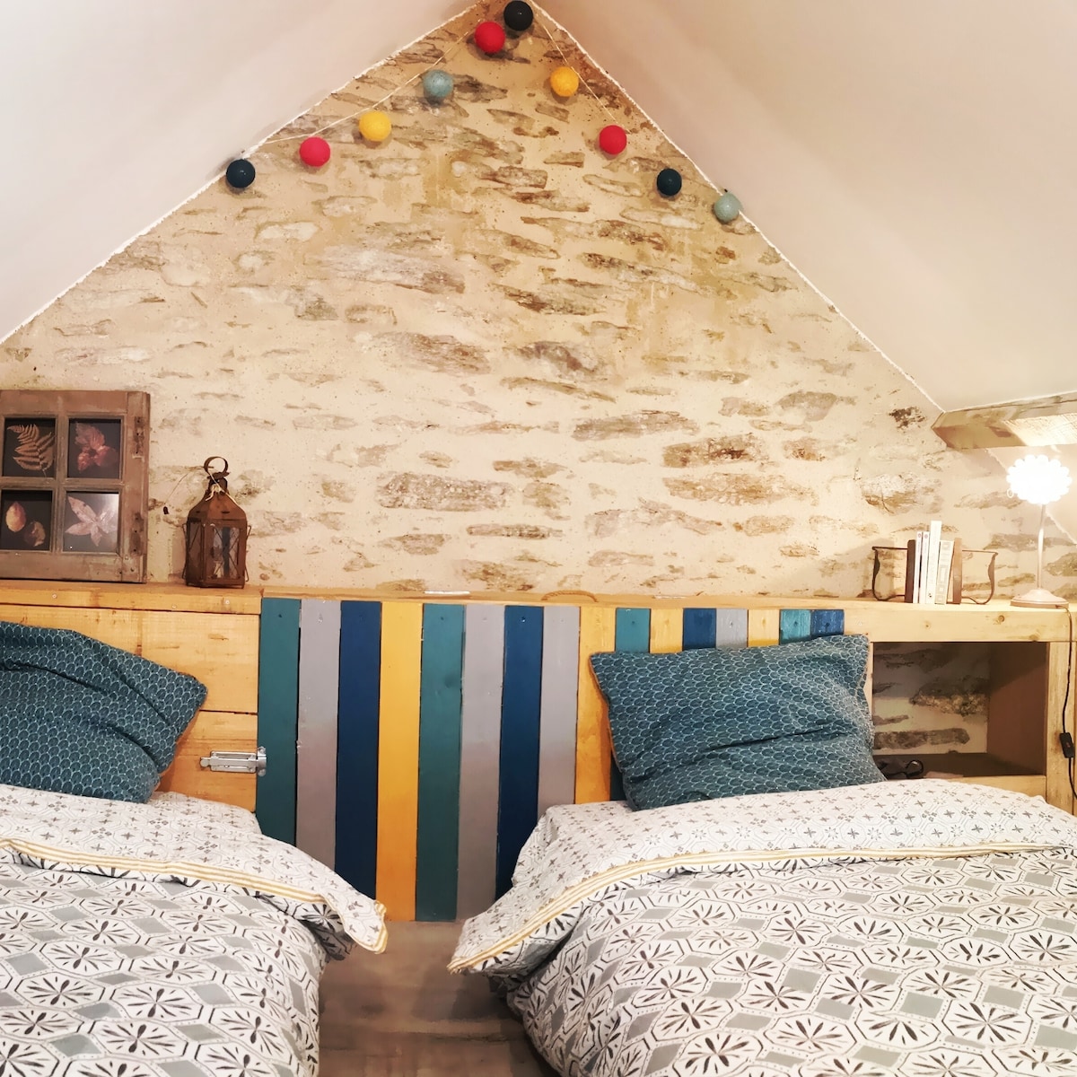  夹层「栖息小屋」的睡眠区由2张90 * 190的单人床组成，可供冒险情侣使用！
孩子们喜欢它，但您不必纯粹地爬梯子就可以到达那里！ 

