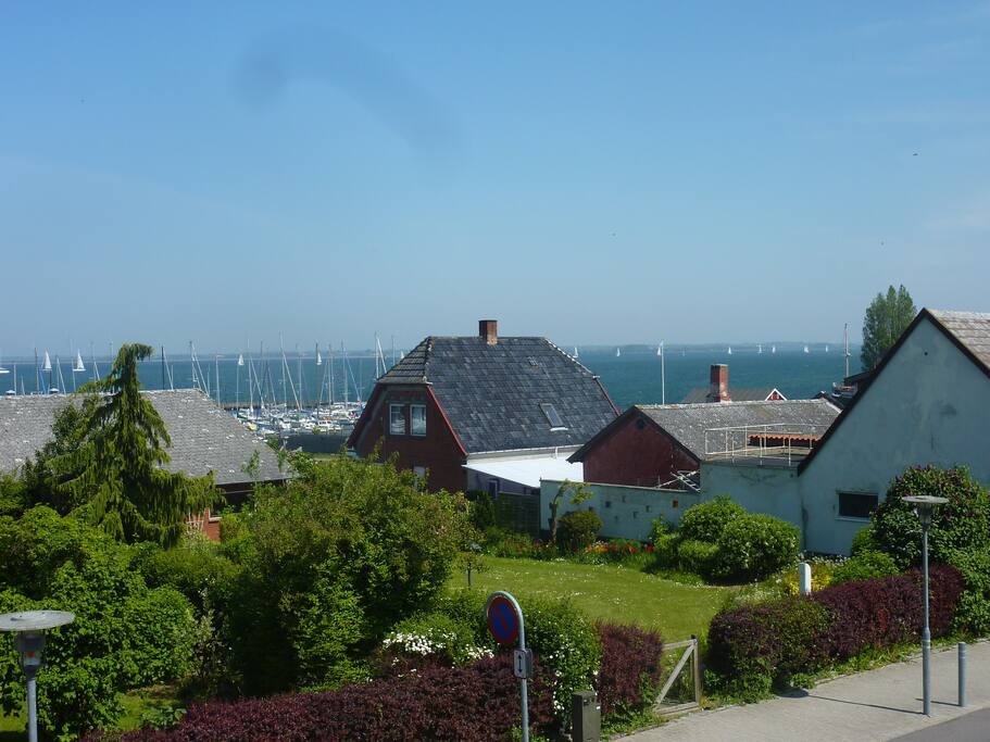 Von der Dachterrasse Blick auf den Grønsund